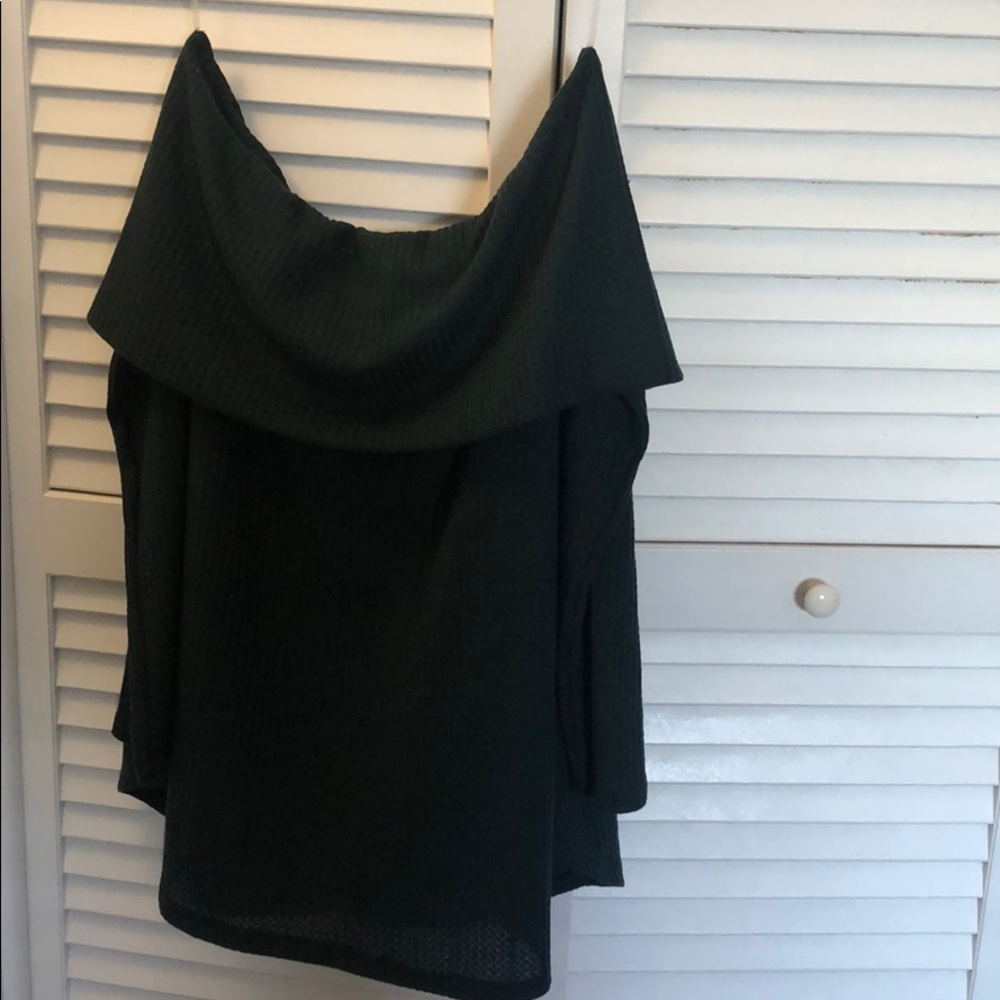 Green off the shoulder long sleeve sweater